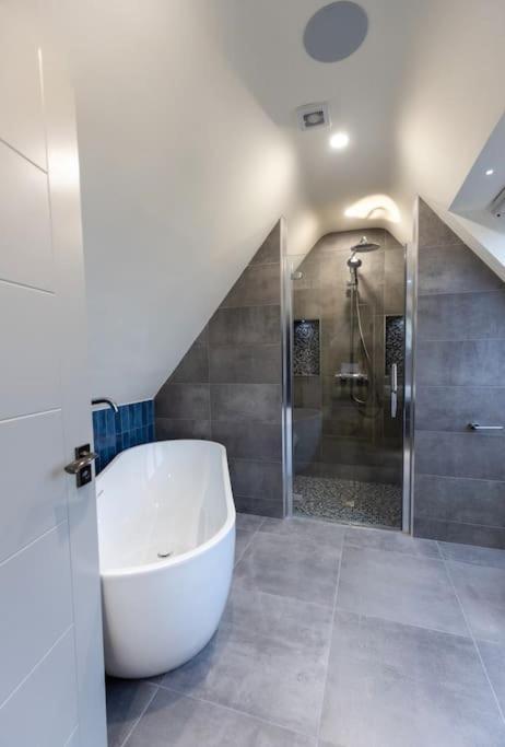 Luxury Town Centre Apartment Cookstown Buitenkant foto